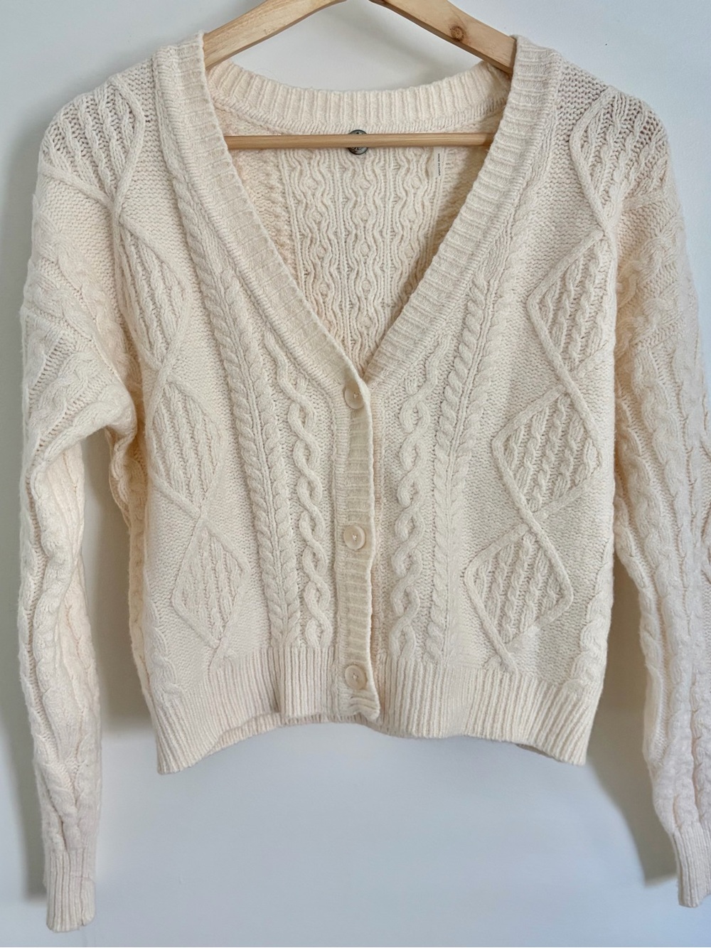 Margaret O’Leary Cream Cable Knit V-Neck Button Cardigan Cream Cardigan